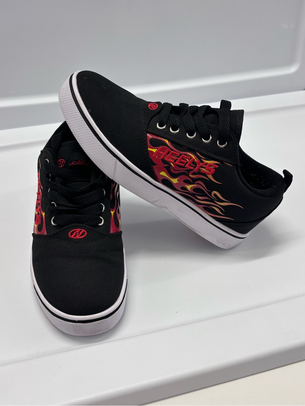 Heelys Kids Wheeled Sneakers Black Flame Lace-Up Low Top US 5 UK 4 EU 36.5